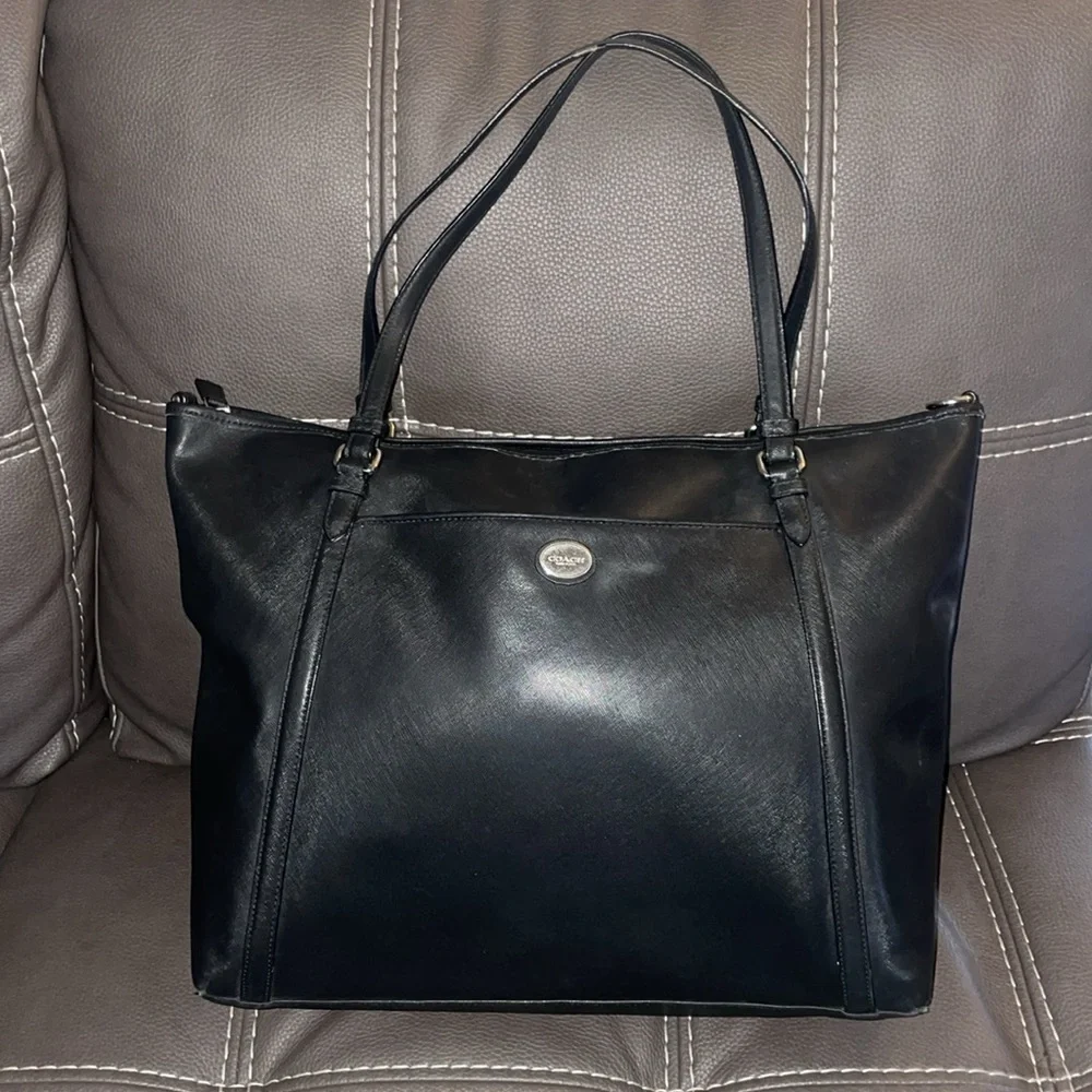 Coach shoulder bag preowned handles are cracking just at the shoulder area